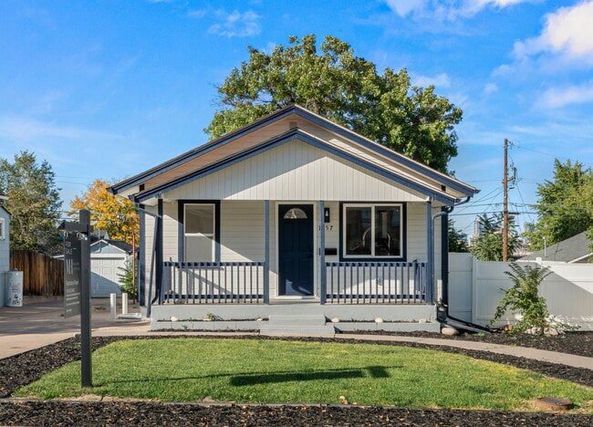 Building Photo - 1557 W Dakota Ave