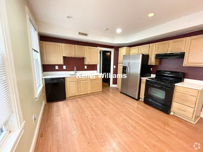 Building Photo - 10 Bucknam St Unit 2 Rental