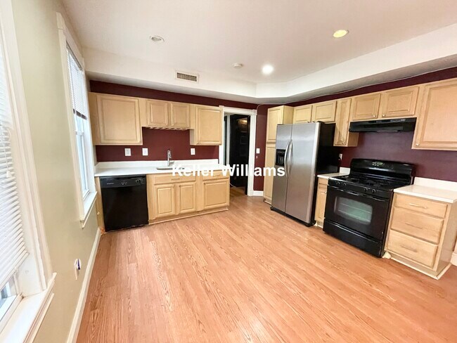 Building Photo - 10 Bucknam St Unit 2 Rental