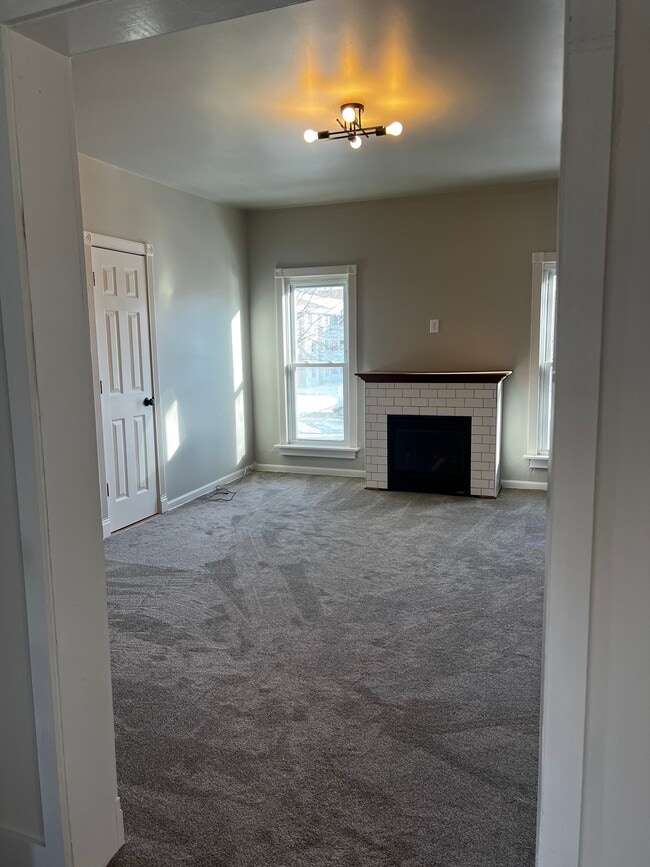 Living Room - 125 Litchfield Ave SE Unidad 2