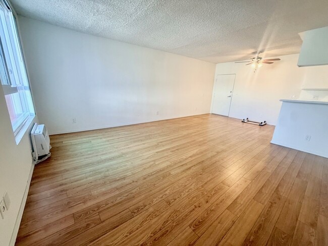 Photo - Western Serrano Ave Apartments