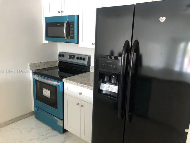 Photo - 555 NE 123rd St Unidad 212-B