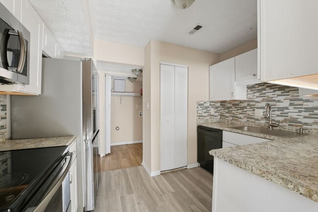 Photo - 293 Country Club Dr