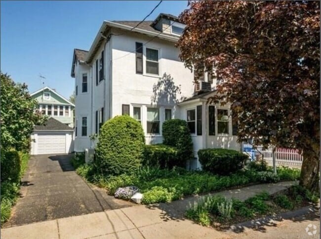 Building Photo - 39 Hull St Unit 2 Rental