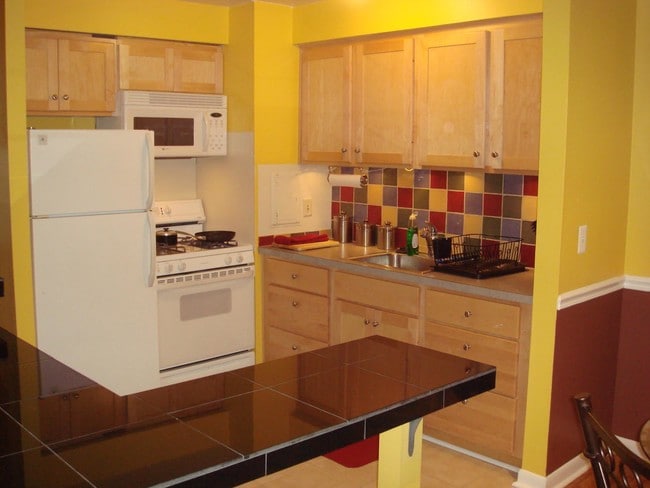 Kitchen - 1205 Island Dr Unit 204