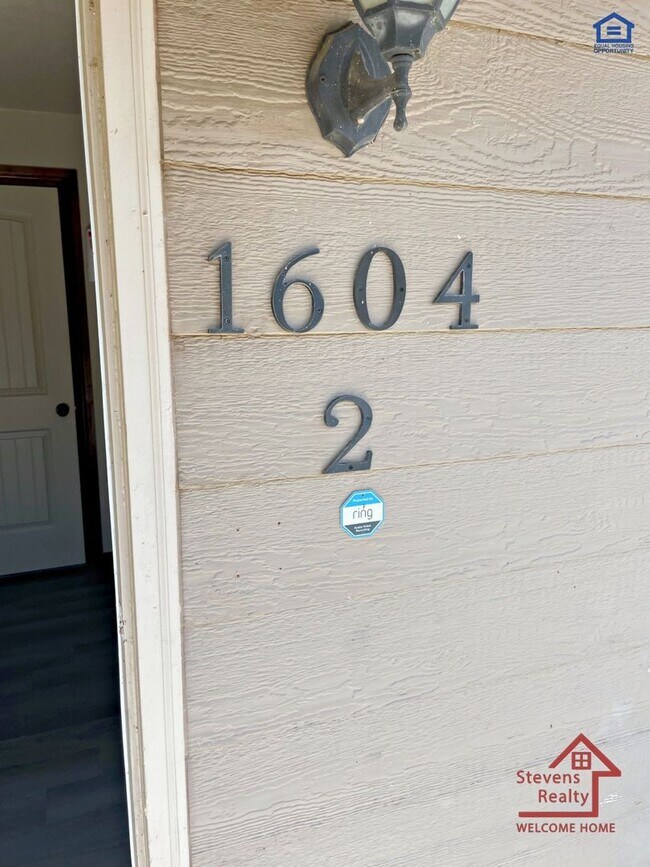 Photo - 1604 NW Lindy Ave