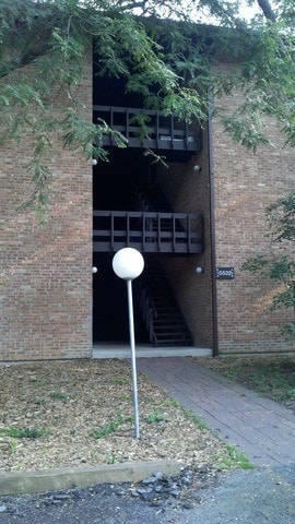 Building Photo - 5854 Forest View Rd Unit C