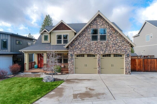 Building Photo - Craftsman home with many upgrades & RV Parking