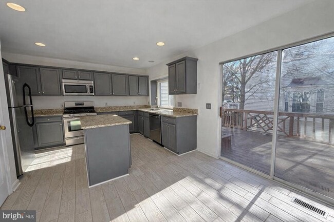 Photo - 1191 Cypress Tree Pl