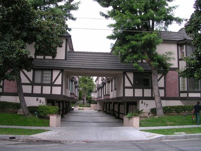 Building Photo - 821 S 2nd St Rental