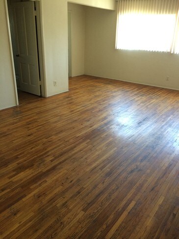 Photo - 10965 Roebling Ave