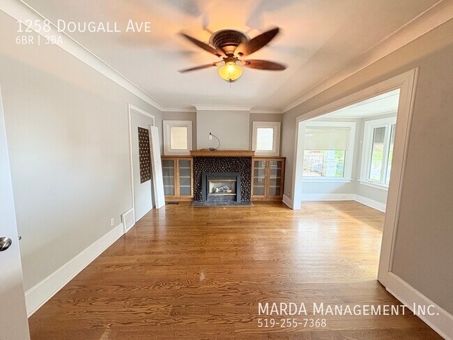 Photo - CHAMRING 6 BED/ 3 BATH HOUSE DOWNTOWN WINDSOR! + UTILITIES