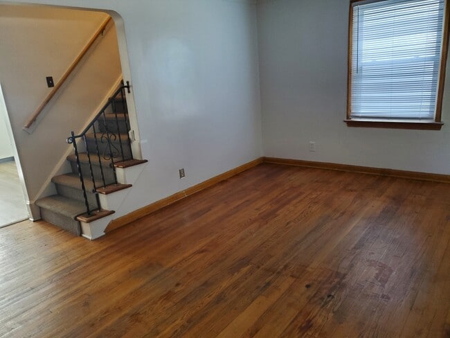 Photo - 3909 Warrensville Center Rd