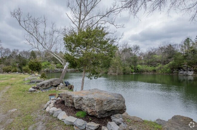 Building Photo - City Living in a Country Atmosphere Rental