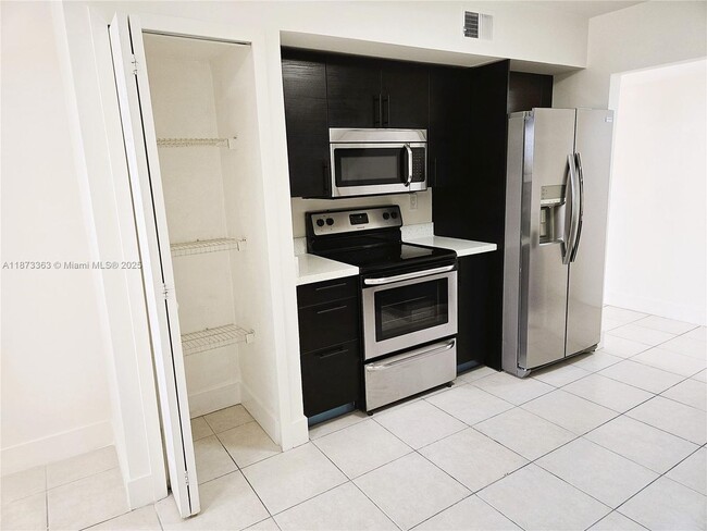 Building Photo - 8517 NW 7th St Rental