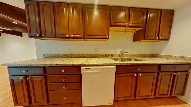 Photo - 719 W Buckingham Pl Unit 2