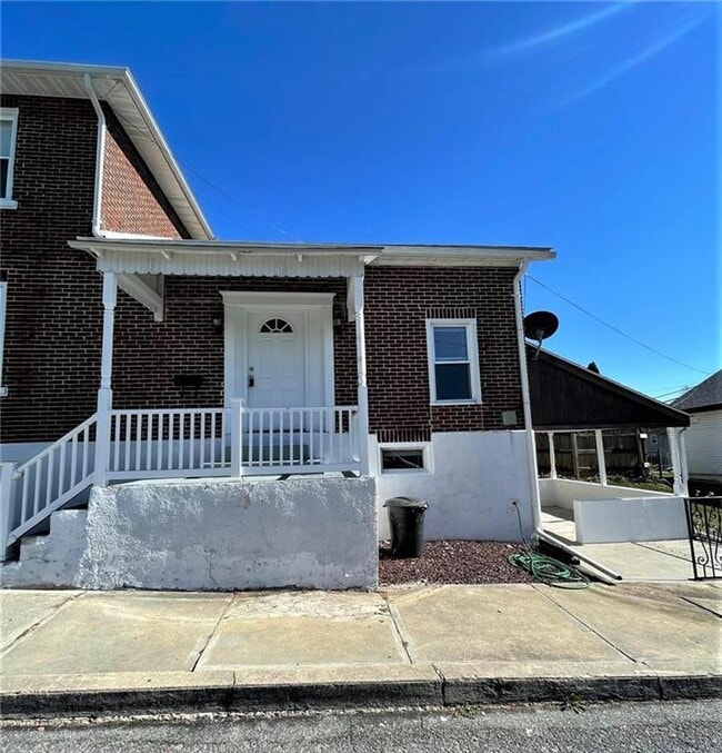 566 Washington Ave  