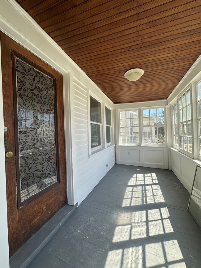 Photo - SINGLE FAMIKY FOR RENT IN MAPLEWOOD LOCATION !