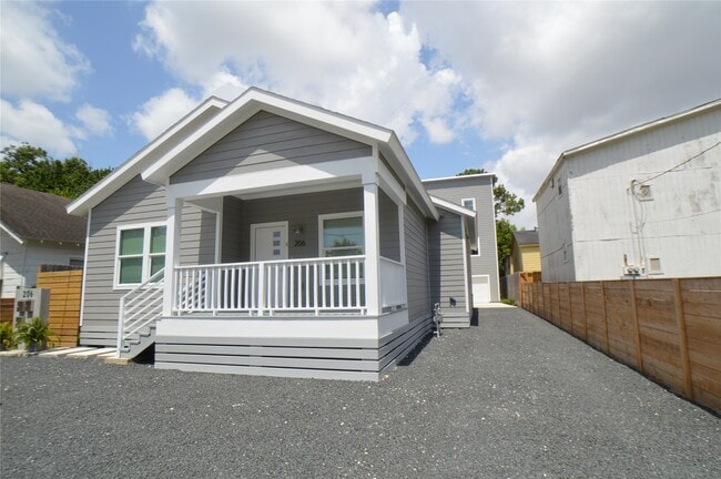 Building Photo - 206 Norwood St Rental