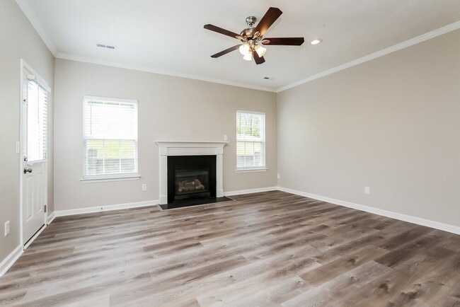 Photo - 165 Claybrook Ln