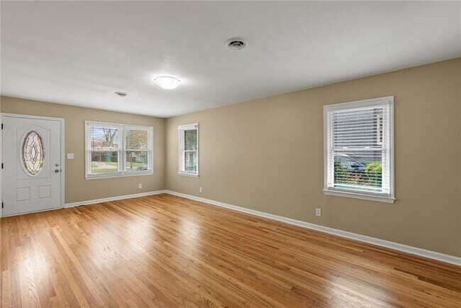 Photo - 628 S Evelyn Pl NW