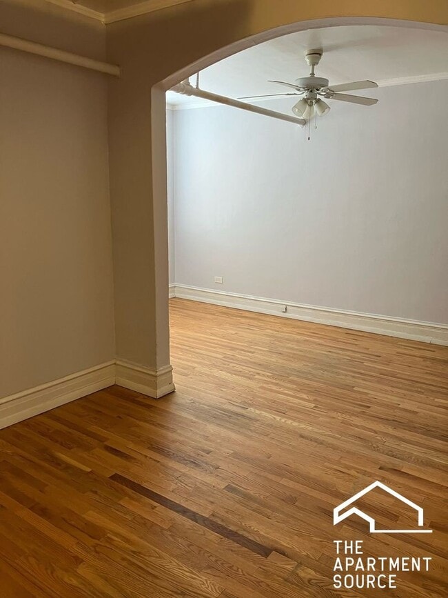 Photo - 4828.5 W Addison St Unit G