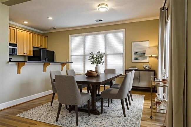 Photo - 691 Bonaventure Ave NE