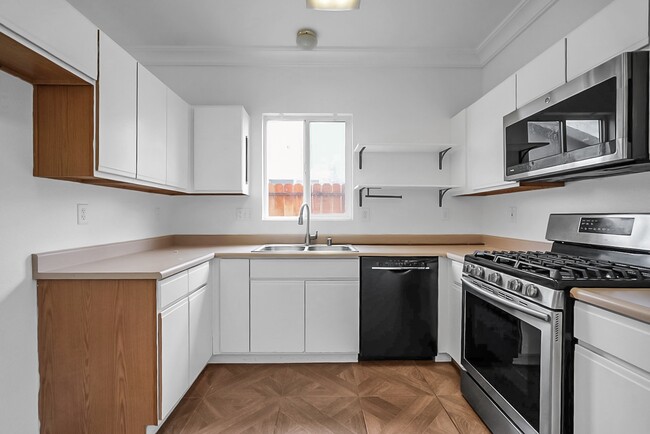 Photo - 709 Palmer Pl