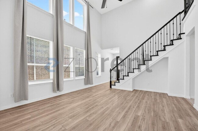 Photo - 4517 Waterglass St