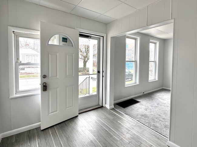 Photo - 810 W 2nd St