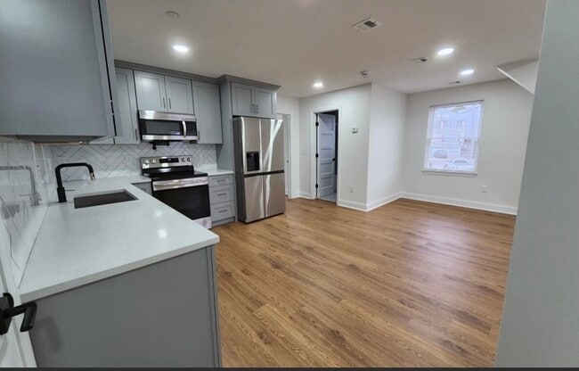 Building Photo - 6 Harding Ave Unit 4