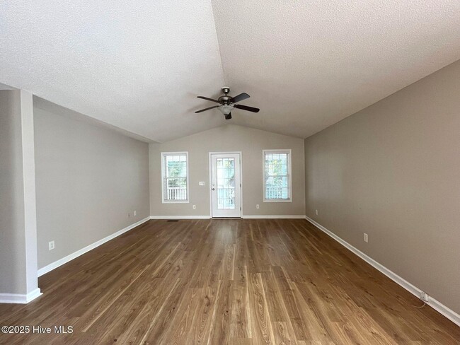Photo - 114 Masters Way