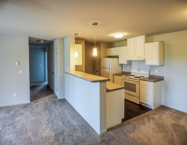 Fully Equipped Kitchens - Sunset View Apartment Homes