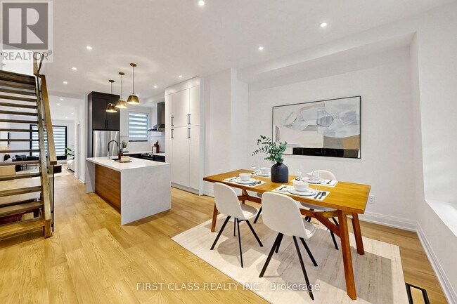Photo - 174 Manning Ave