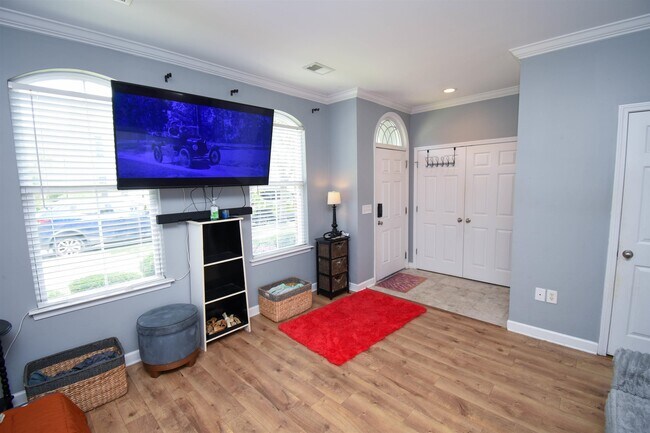 Photo - 3564 Alexandria Ave