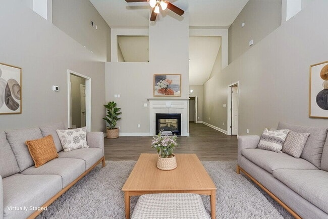 Photo - 4060 Springvale Way
