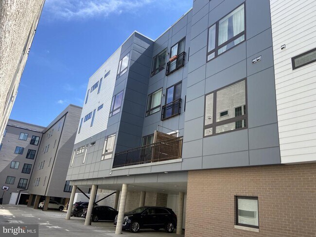 Building Photo - 907 Leland St Unit 2B