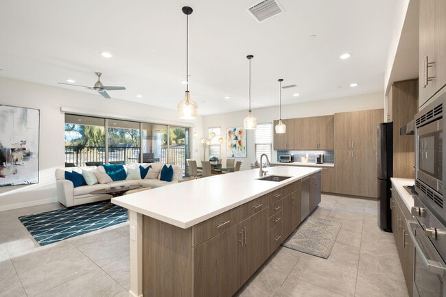 Photo - 502 Retreat Cir