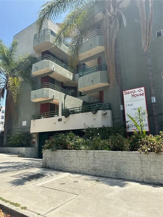 Building Photo - 1420 N Sierra Bonita Ave Unit 1420 Rental