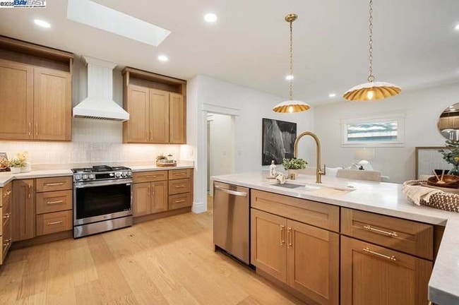 Photo - 4374 First St