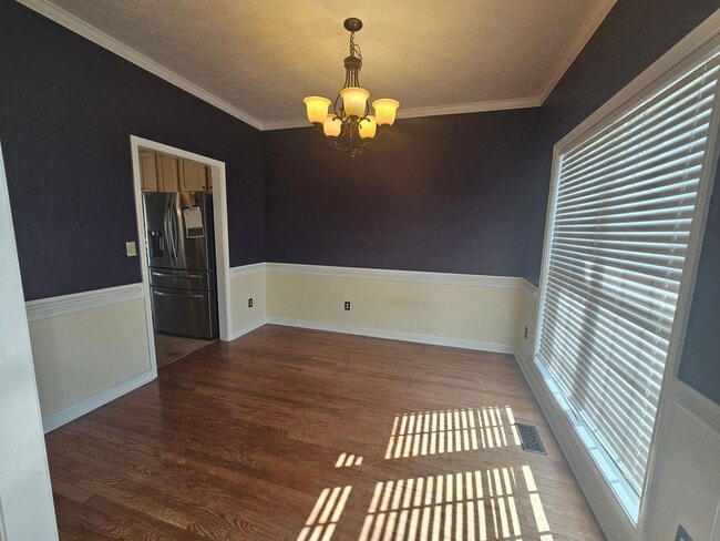 Photo - 4 bedroom with Bonus, fenced in backyard!