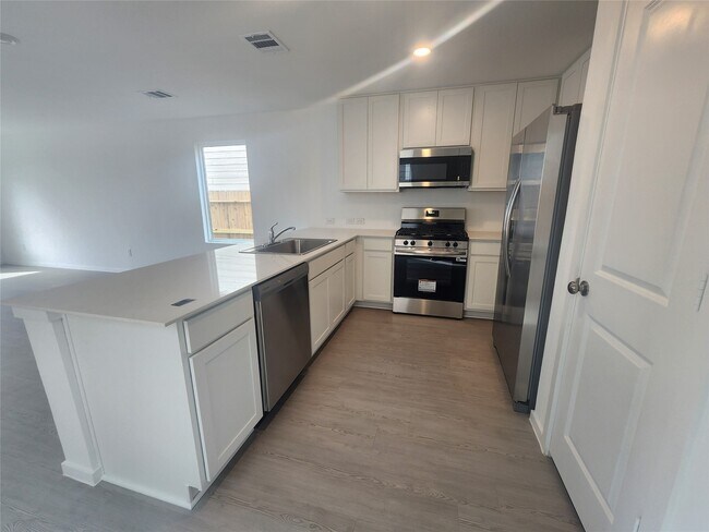 Photo - 906 Pertuso Ln