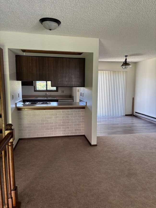 Building Photo - Cute 2 bed 1.5 bath - close to MSU & downtown Bozeman! Unit 1309 W Koch