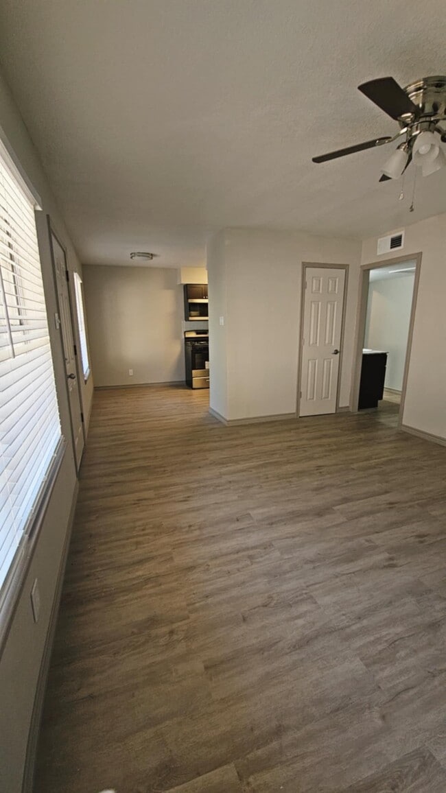 2X1 RENO - University Courtyard Apartments