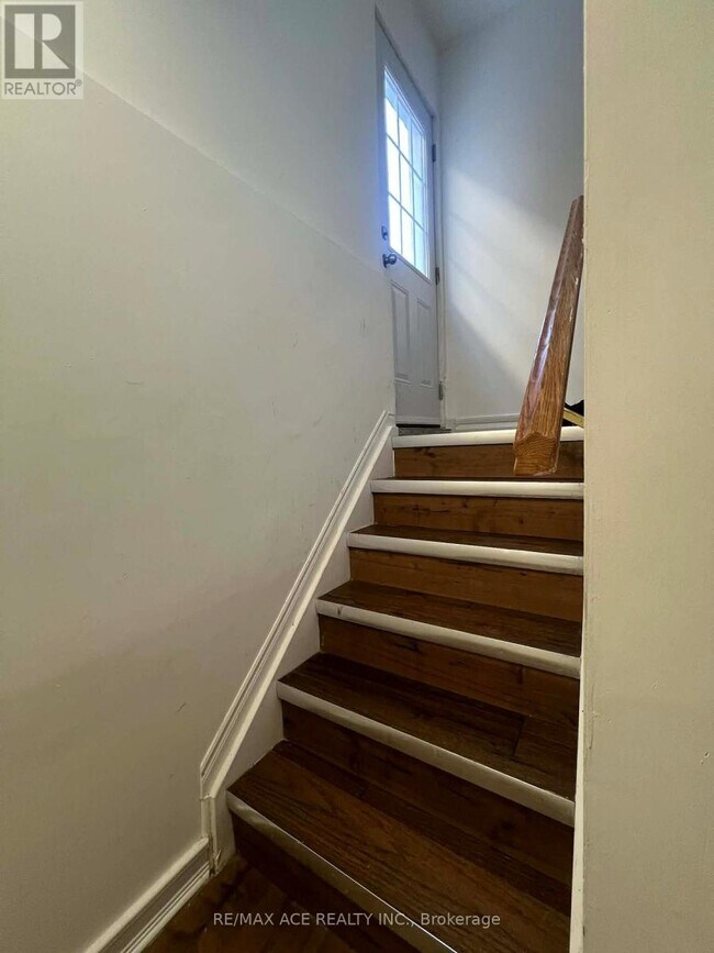 Photo - 161 Heale Ave