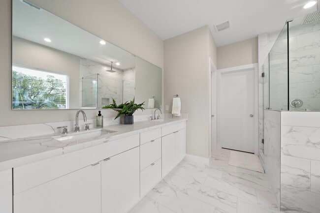 Photo - 8670 Easthaven Blvd