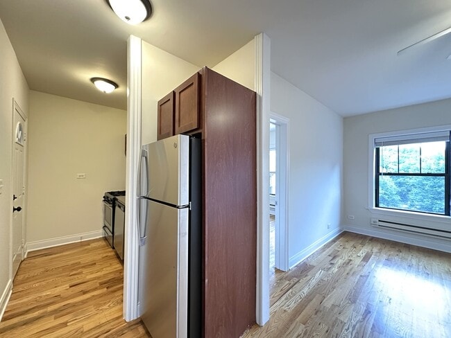 Photo - 742 W Cornelia Ave Unit 3E