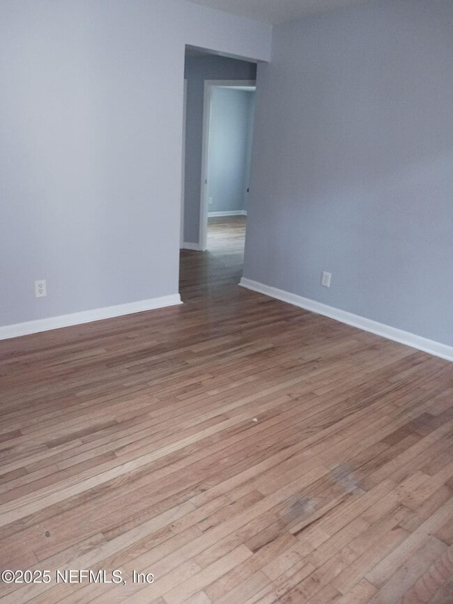 Photo - 1151 W 25th St