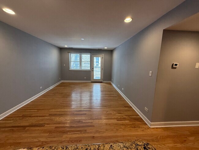 Photo - 6954 N Greenview Ave