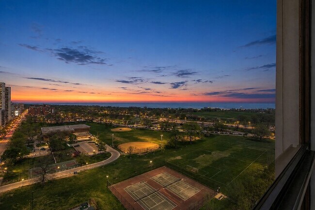 4343 N Clarendon Ave Unit 1518